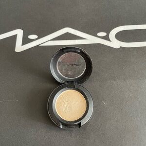 MAC Eyeshadow in Nylon